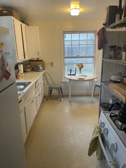 Primary Photo - 115 Crescent Plz