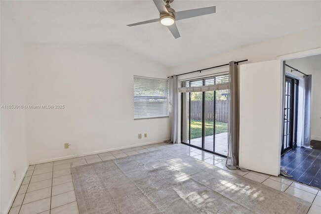 Building Photo - 581 Lakeside Cir