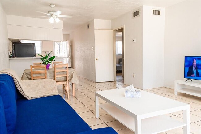 Building Photo - 6305 Westward St