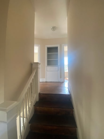 Foyer - 8329 John R St