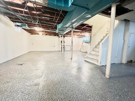 Building Photo - 20211 Gilchrist St