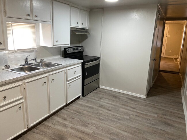 Building Photo - Heart of Lubbock Efficiency!