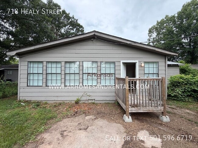 Building Photo - 718 Healy St