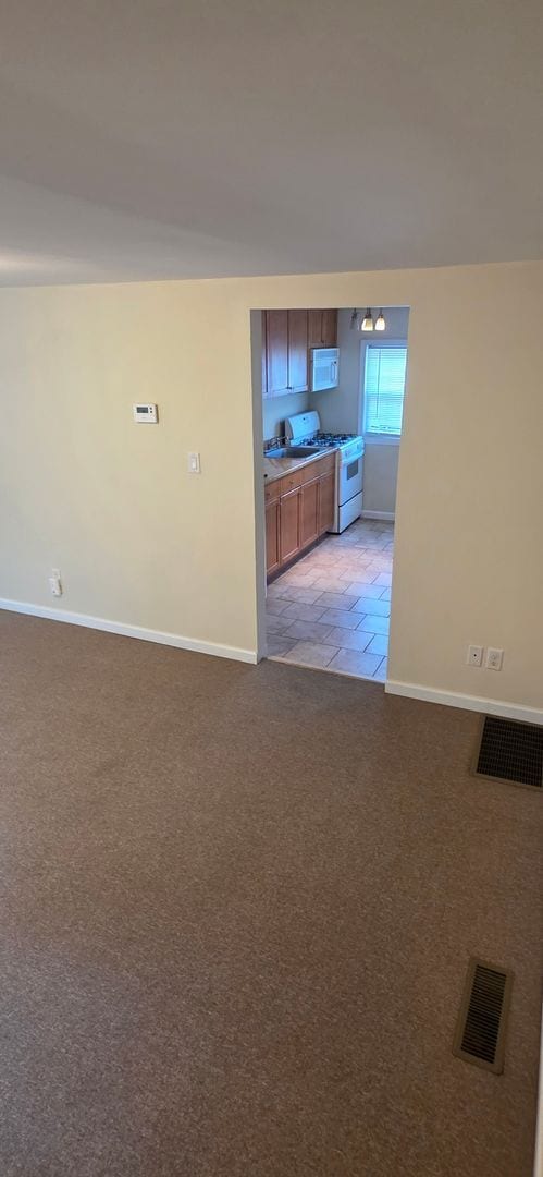 Building Photo - 713 Camden Ave