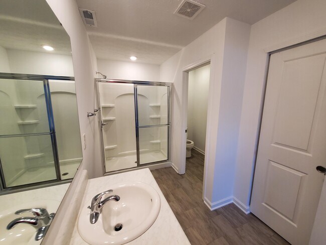 Building Photo - 15 Clinchfield Ct