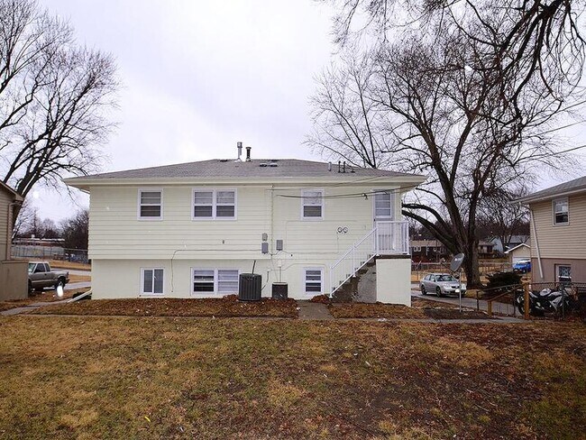 Building Photo - 5115 S 48th Ave