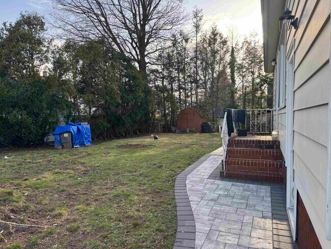 Building Photo - 143 W 2nd St