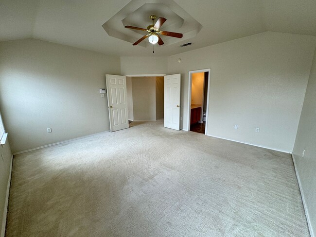 Building Photo - 4500 Twin Oaks Cir