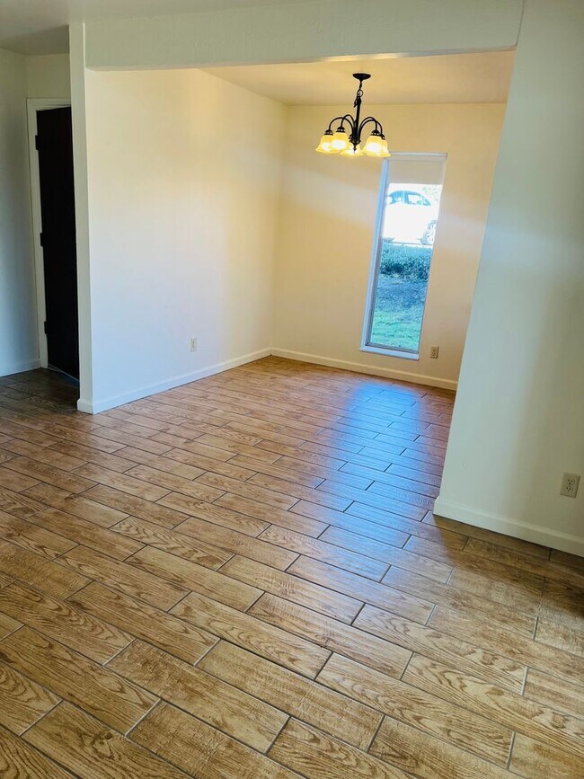 Building Photo - Beautiful 2 bedroom Condo