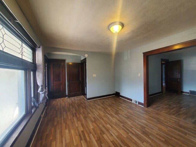 Building Photo - 2217 W 105th St