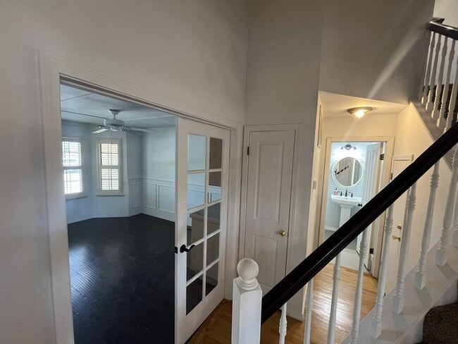 Building Photo - 511 Bluff Dr