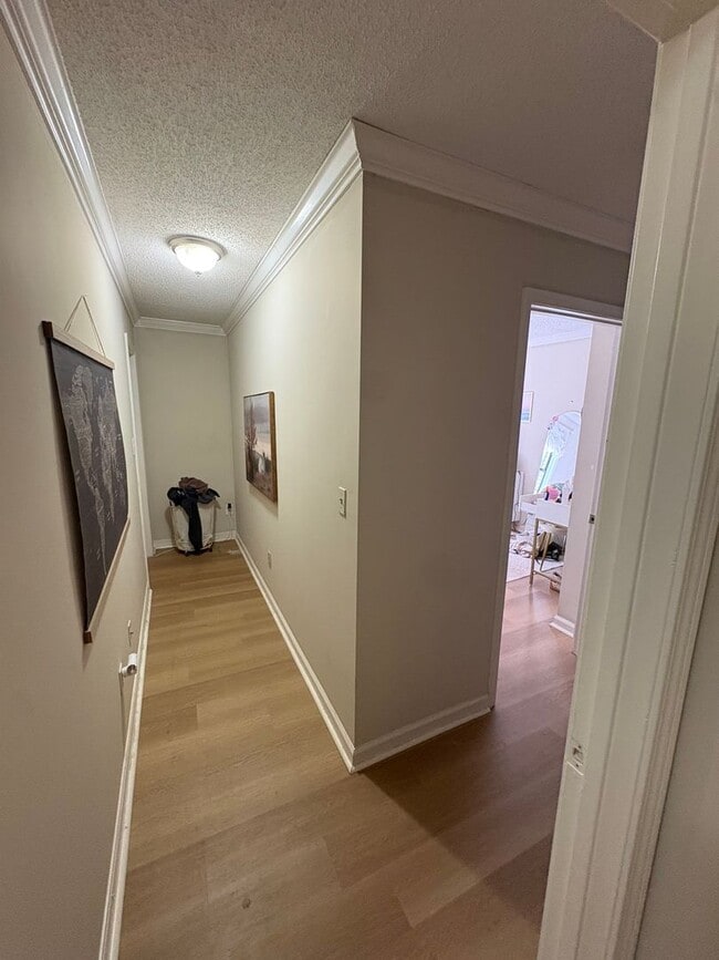 Building Photo - Roommate Needed!!  Walk to the Square! Available NOW...