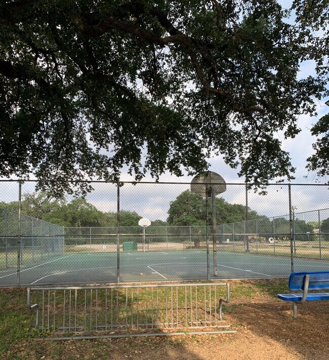 Building Photo - Westcreek Subdivision - 4 bedrooms- master...
