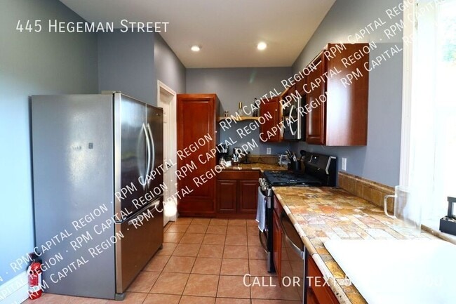 Building Photo - 445 Hegeman St