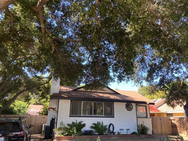 Primary Photo - 255 N Arnaz St