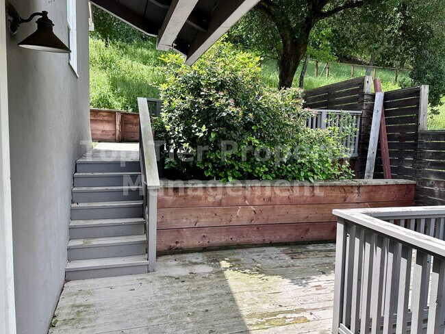 Building Photo - Very Charming, updated 2 Bd/1 Ba, 1178 sf Single-Family House in Lafayette available for Lease!