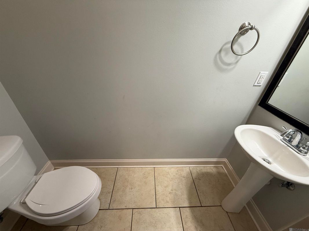 Building Photo - 8017 Seville Ct