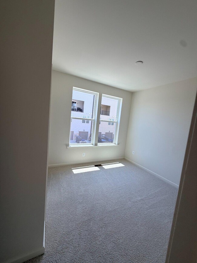 Building Photo - 2548 Neabsco Common Pl