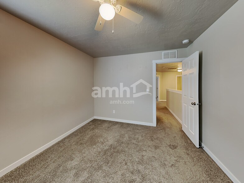 Building Photo - 10647 Avalon St