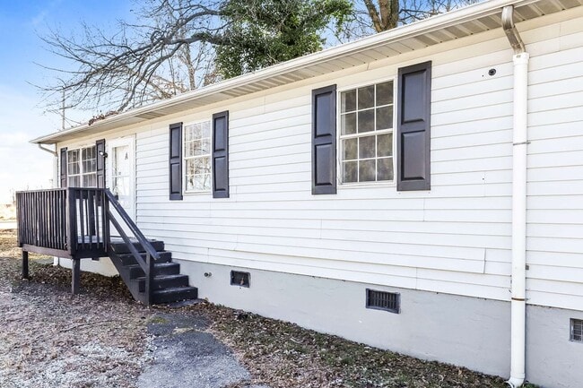 Building Photo - 638 S Elm St