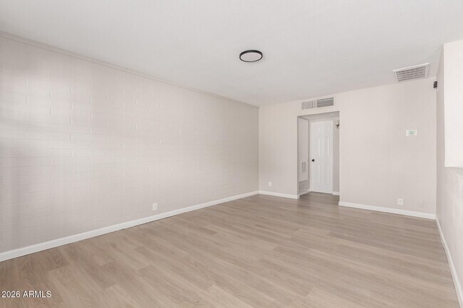 Building Photo - 405 S Priest Dr