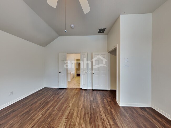 Building Photo - 6213 Richmond Dr