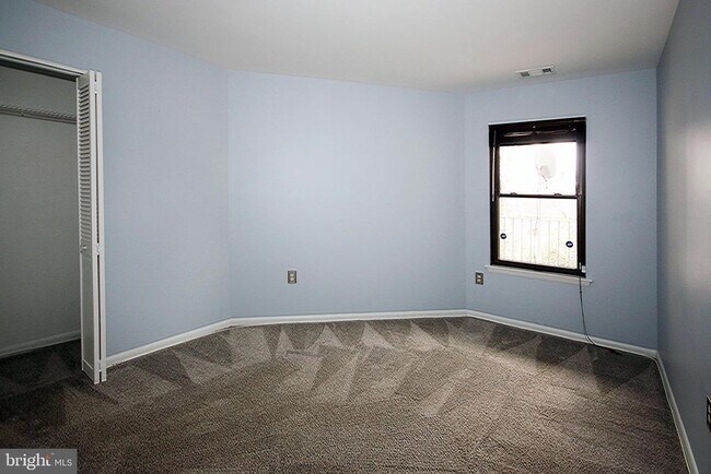 Building Photo - 3801 Ski Lodge Dr