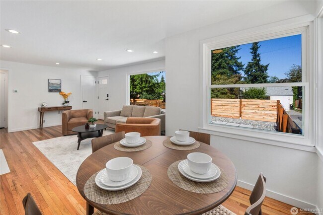 Building Photo - 2bd/1.75ba Seattle Condo