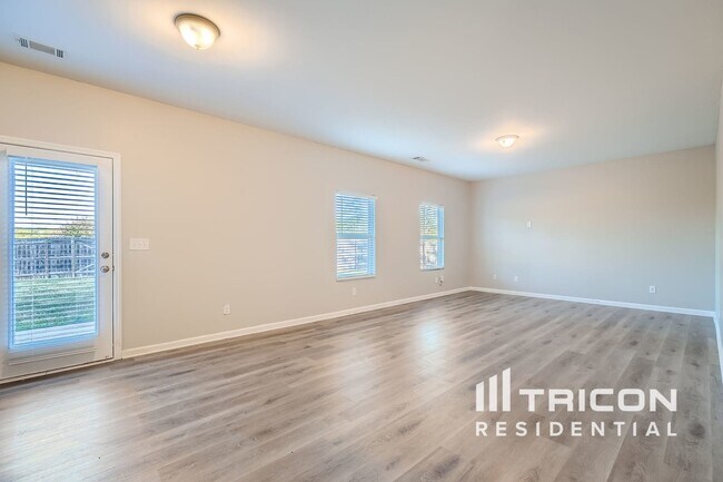 Building Photo - 3479 Sandstone Trail SE