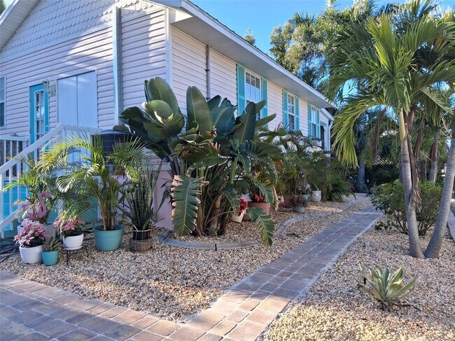 Building Photo - 216 Berry St