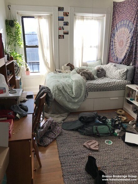 Building Photo - 26 Symphony Rd