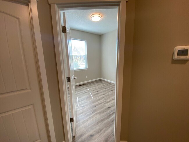 Building Photo - 556