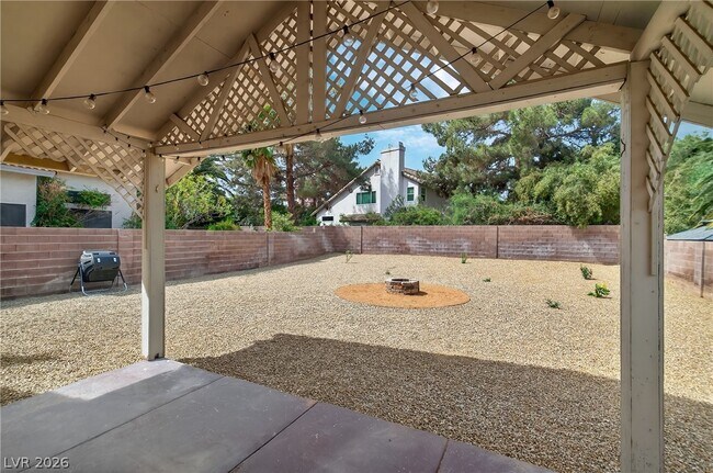 Building Photo - 405 Crater Ct