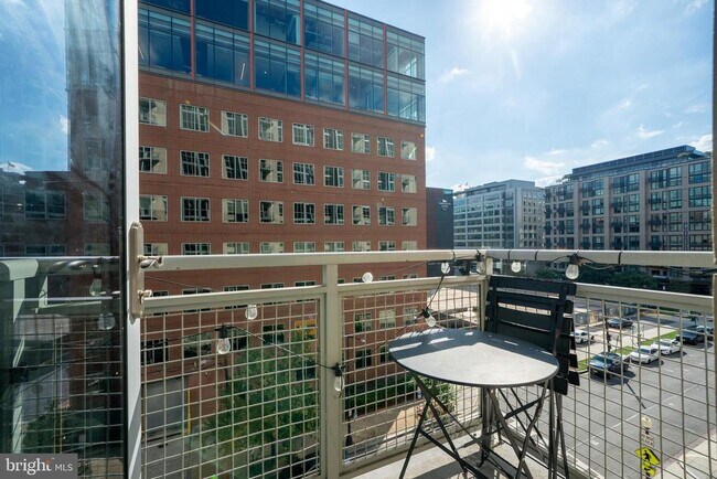 Building Photo - 1025 1st St SE