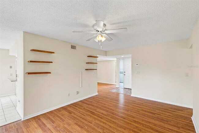 Building Photo - 41 Hembury Ln