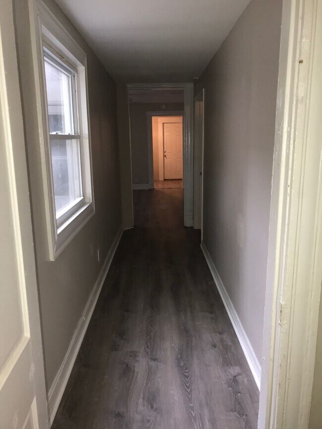 Building Photo - Spacious 2-3 bedroom home in Park Hill- Section 8 accepted