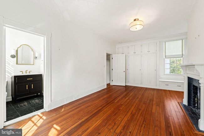 Building Photo - 509 Duke St