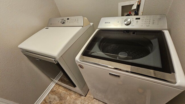 Building Photo - 2115 Glenwood Ln