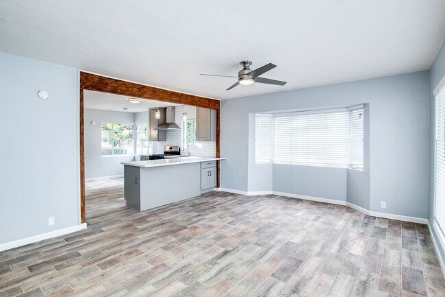 Building Photo - San Juan Duplex
