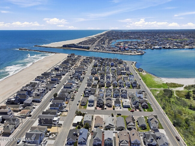 Building Photo - 565 Trout Ave