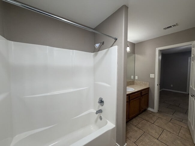 Building Photo - 2415 Laurel St