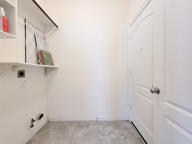 Building Photo - 10037 Swift Fox Ct