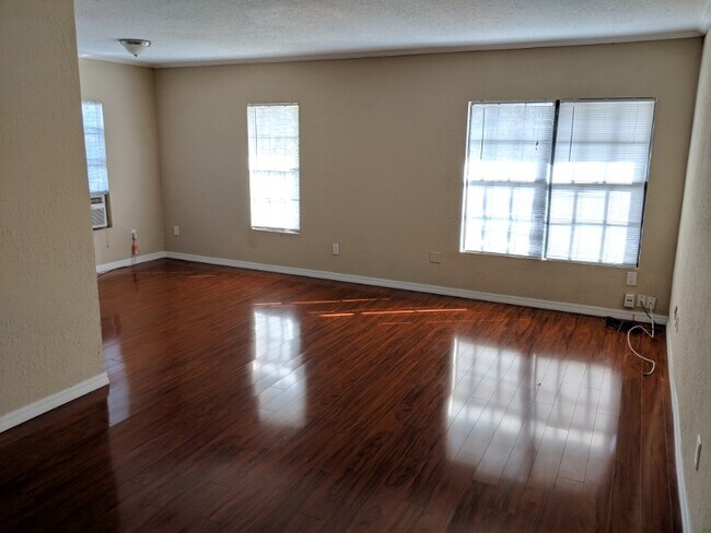 Primary Photo - 110 N Mills Ave