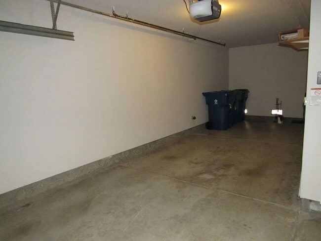 Building Photo - 1480 Los Buellis Way
