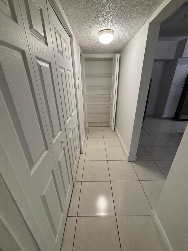 Building Photo - 811 Lyons Rd