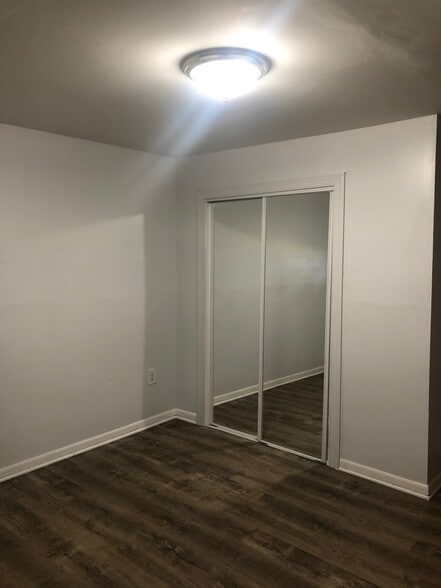 Building Photo - 4837 Grove St