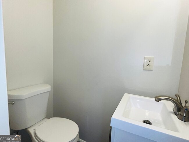 Building Photo - 17 Curran Ave