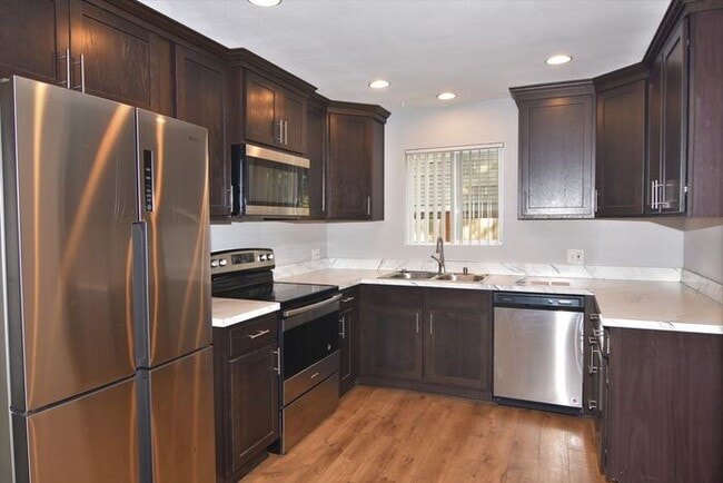 Primary Photo - Recently remodeled 3 bed 2 bath home, New ...