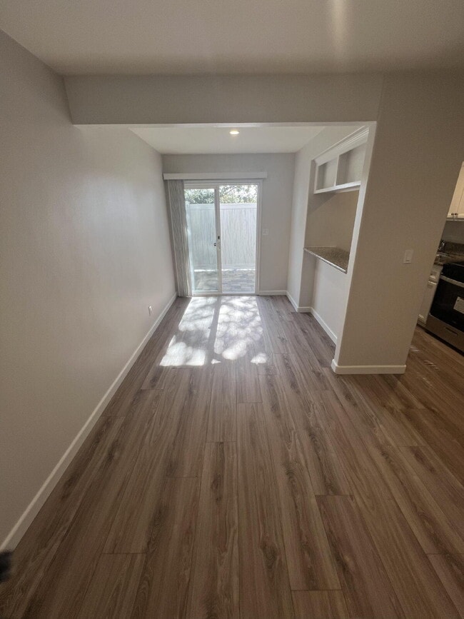 Building Photo - Newly Remodeled, Charming 1-Bedroom Oasis ...