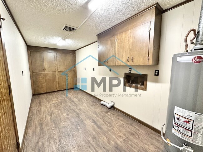 Building Photo - 2205 Fannie St